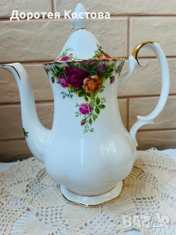 Прекрасен чайник Royal Albert от Англия 