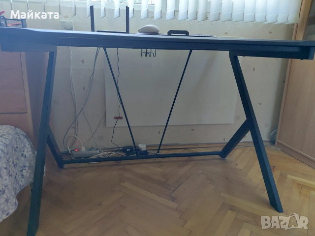 Продавам геймърско бюро, снимка 2 - Бюра - 54842767