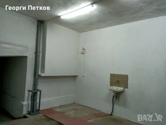 Гараж под наем 30 кв.м. в район - Център, снимка 6 - Гаражи и паркоместа - 55670503