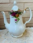 Прекрасен чайник Royal Albert от Англия , снимка 1