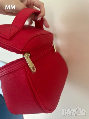 Козметичен несесер Guess, снимка 5 - Чанти - 54767306