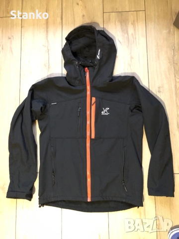 Яке Revolution Race 