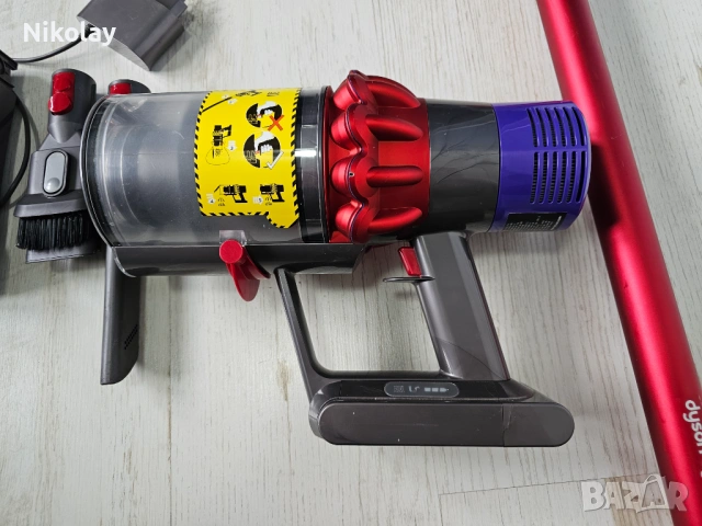 Dyson V10 - пълен комплект, снимка 2 - Прахосмукачки - 54365478