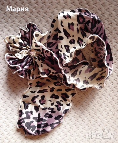 Шал с леопардов принт