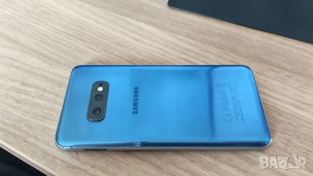 Продавам компактен малък телефон Samsung S10E, снимка 4 - Samsung - 55461191