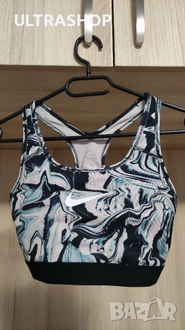 Дамски топ в отлично състояние Nike size S