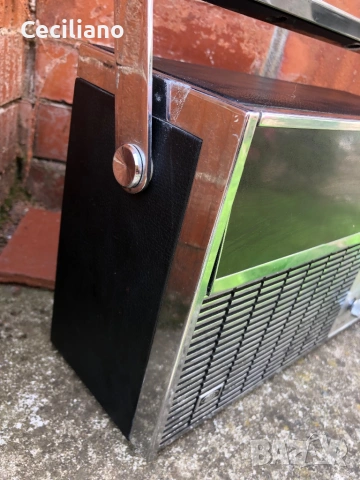 1968 Sharp Multiband Deluxe Radio -Condition Black and Chrome-Ретро радио, снимка 4 - Радиокасетофони, транзистори - 54801670