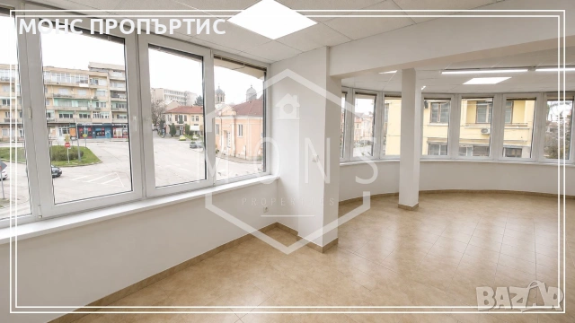 Търговско помещение за продажба в централната част на гр. Горна Оряховица, снимка 4 - Магазини - 55133523