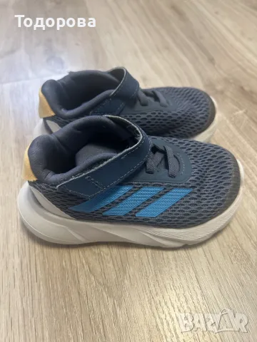 Детски маратонки Adidas 23 номер, снимка 3 - Детски маратонки - 55569285