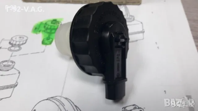 357611349**NEU**VAG**VW**КАПАЧКА ЗА СПИРАЧНАТА ТЕЧНОСТ** , снимка 4 - Части - 55377771