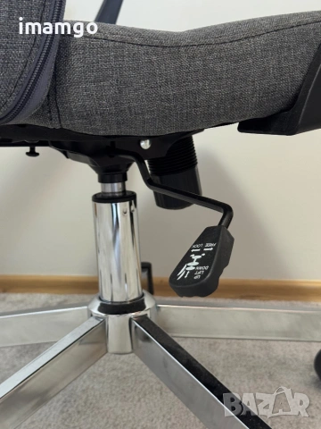 Ергономичен офис стол със сива текстилна тапицерия и метална основа – 4 броя, снимка 7 - Столове - 54038438