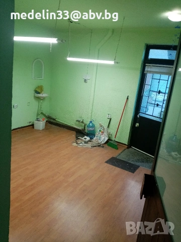 Магазин, офис, ателие 18 м2, плюс склад 10 м2, партер, срещу Кооп.пазар.ул. Шипка 12, снимка 8 - Магазини - 54111297