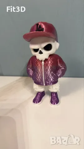 Дизайнерска фигурка "Urban Skull" – Скелет с преливащи цветове