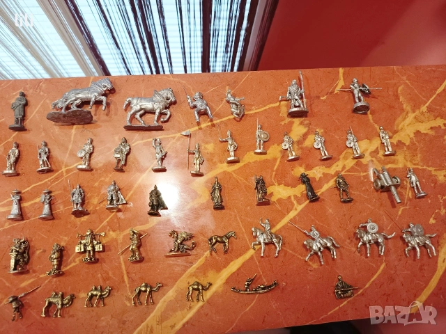 47 бр метални фигурки 