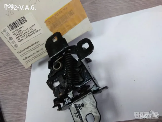 1J0823509E**NEU**VAG**Заключалка на капака на Volkswagen GOLF 4 , снимка 2 - Части - 55314212