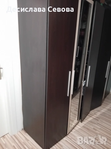 Трикрилен Гардероб, снимка 2 - Гардероби - 54318714