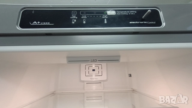 Хладилник с фризер Whirlpool No Ftost, снимка 8 - Хладилници - 54202021