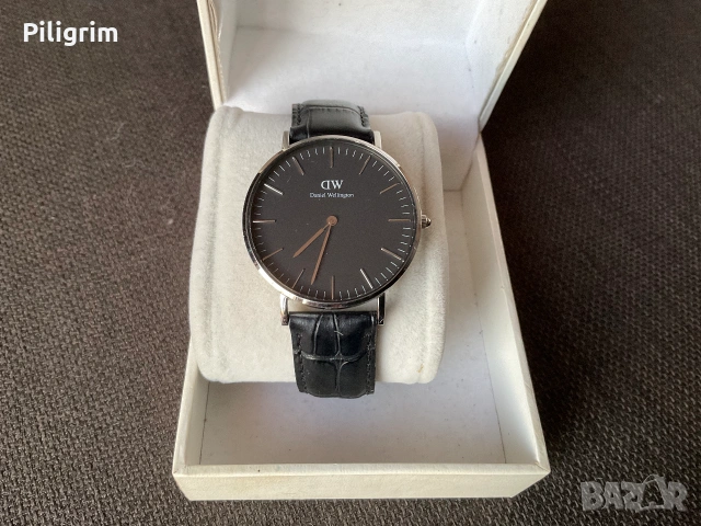 Часовник Daniel Wellington Classic Black със сребърен корпус и черна кожена каишка., снимка 2 - Мъжки - 55102354