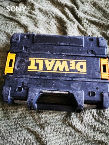 куфар за винтоверт dewalt dcd 796