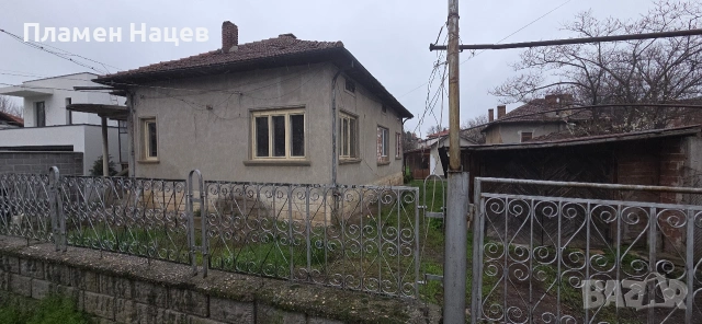 Къща в гр. Левски, снимка 2 - Къщи - 54064819