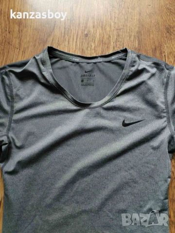 NIKE pro - страхотна дамска тениска M КАТО НОВА, снимка 3 - Тениски - 54189335