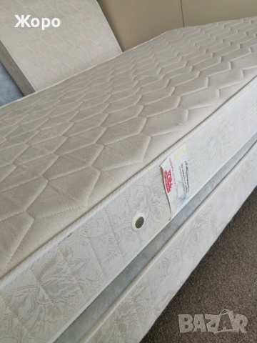 Единични легла  с двулицев матрак 