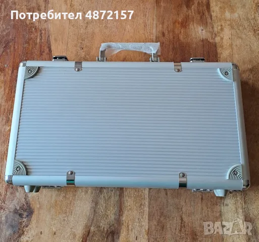 покер комплект в луксозен метален куфар 300 чипа, 2 тестета с карти, снимка 10 - Други игри - 55577678