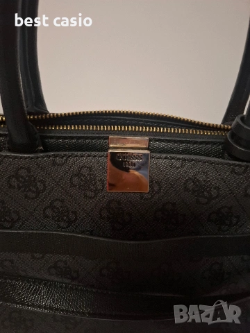 Продавам оригинална дамска чанта Guess., снимка 4 - Чанти - 54905498
