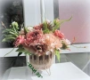 Рози и божури в кашпа от лико, снимка 6