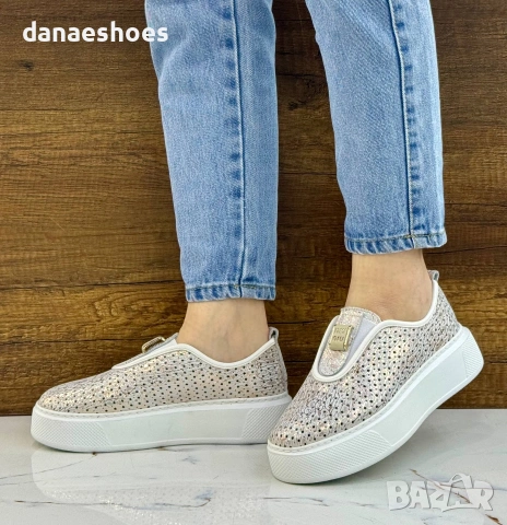 Дамски обувки без връзки от естествена кожа с принт