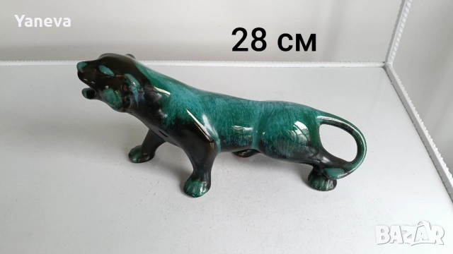 Vintage, керамична фигура на пантера , произведена през 60-те  години на миналия век .