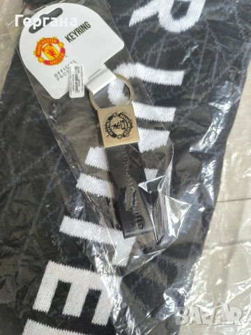 Оригинален шал. Manchester United на ADIDAS, снимка 3 - Футбол - 55135082