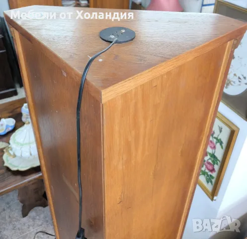 Ъглова витрина от дъб, снимка 9 - Секции и витрини - 55390674