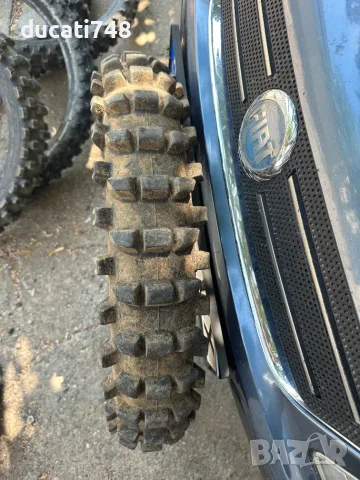 Задна мотокрос гума Pirelli - 110/90/19 - DOT 4424, снимка 2 - Гуми и джанти - 55532760