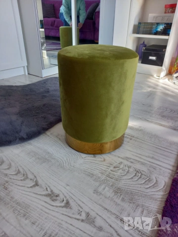 Табуретка,зелено кадифе, 36 x 28 см