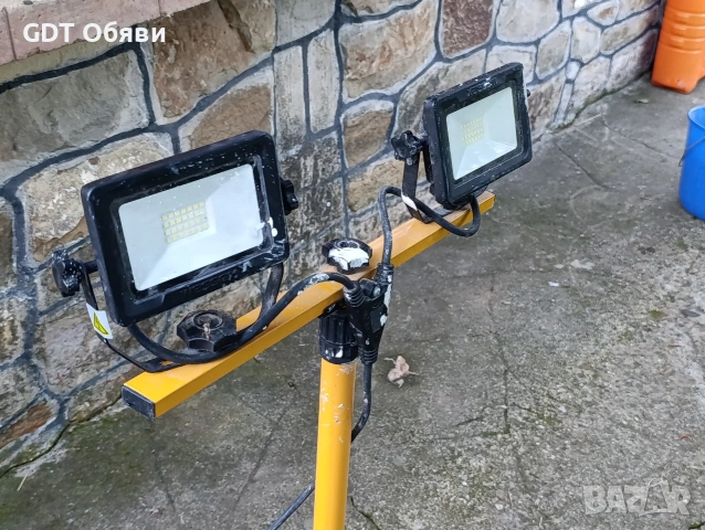 Двоен LED работен прожектор с телескопичен статив, снимка 2 - Други инструменти - 54701421