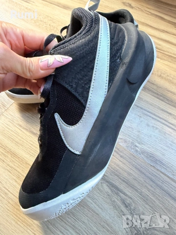 Оригинални високи маратонки Nike Team Hustle! 38 н, снимка 2 - Маратонки - 54730241