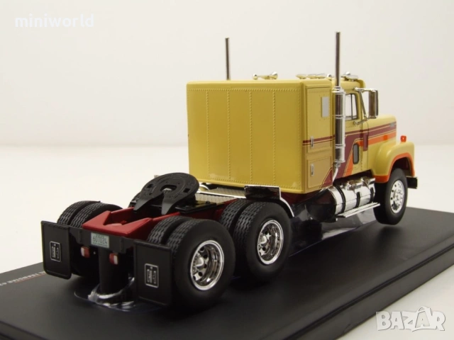 International Transtar 4300 влекач 1980 - мащаб 1:43 на IXO Models нов в PVC дисплей-кейс, снимка 2 - Колекции - 54701142