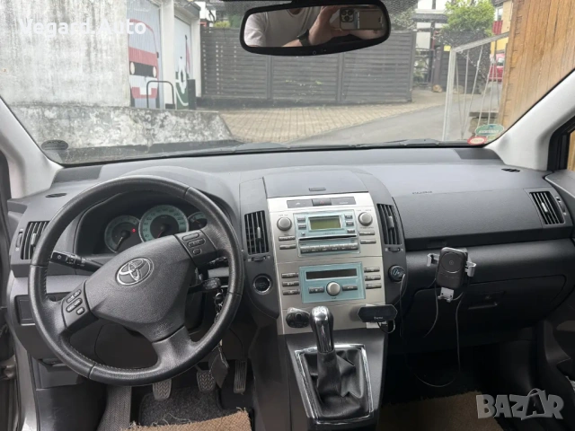 На Части Toyota Corolla Verso 2.2D4D 136к.с. 2005г., снимка 3 - Автомобили и джипове - 54862503