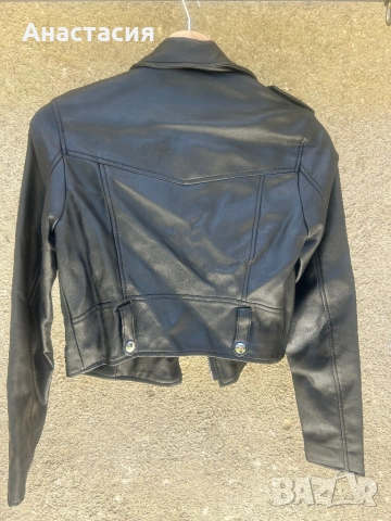 Bershka дамско кожено яке / Размер XS, снимка 2 - Якета - 54719252