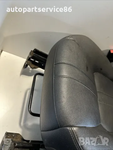 Предна лява седалка, черна кожа, #1 за Land Rover Discovery 4 3.0 TDV6 2010–2016, снимка 5 - Части - 55463689