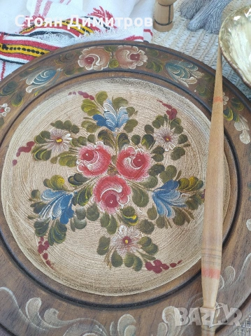 Стара рисувана дървена чиния диа.35см,,красива купа,бухали щастие,кърпа народна 1м/0,80,момче носия, снимка 12 - Декорация за дома - 54973286