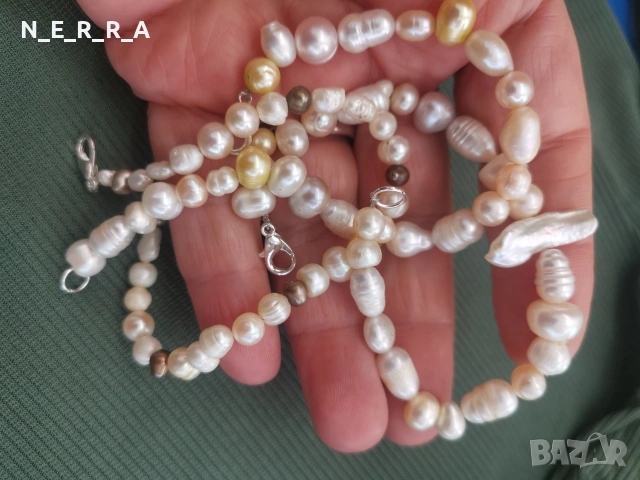 Три гривни от разноцветни и различни по форма естествени перли, снимка 3 - Гривни - 54341079