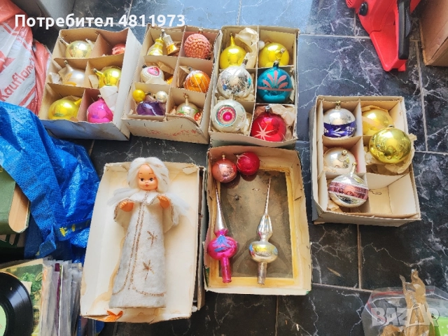 Стари стъклени коледни играчки