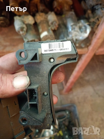 Бутони волан Volvo S60 V70 XC70 S80 XC90 30739571 30739577, снимка 5 - Части - 54528474