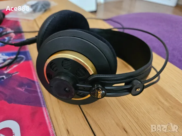 Продавам мониторни слушалки AKG 240