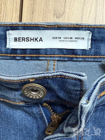 Дамски дънки Bershka, снимка 3 - Дънки - 54319492