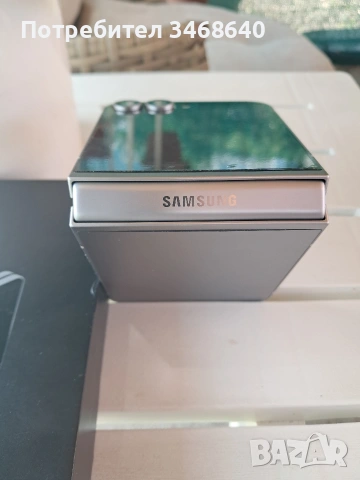 Продавам телефон Самсунг Z flip 6/ 512/ , снимка 3 - Samsung - 54978743