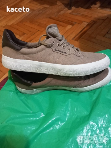 Кецове adidas размер-46, снимка 3 - Маратонки - 54032743