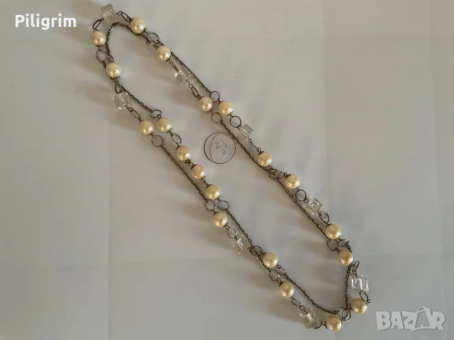 Винтидж колие в сребрист цвят с изкуствени перли и прозрачни фасетирани кубични мъниста